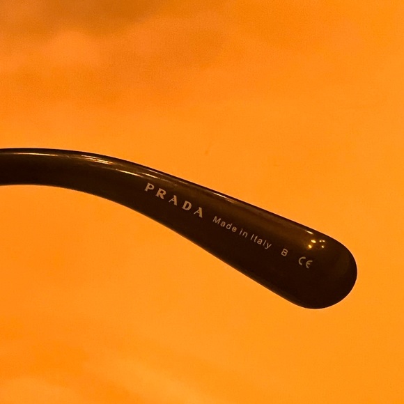 🕶️ Prada sunglasses - Picture 3 of 7